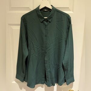 💚Dark Green Uniqlo Button Down Size L💚
